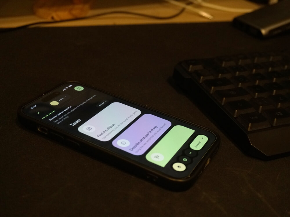 Anwendung Lexpress auf dem Display eines Smartphones