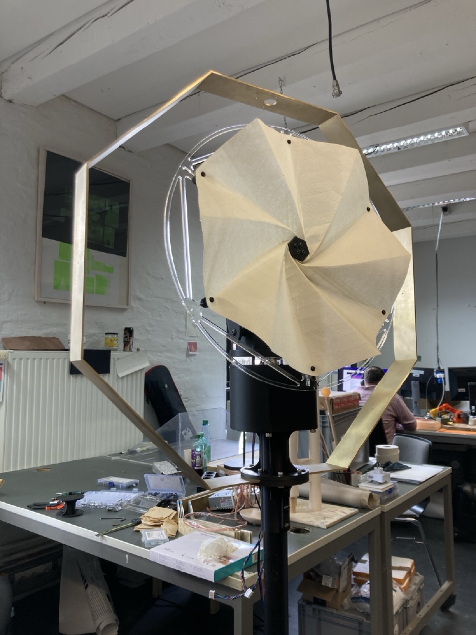 Aufklappbarer Schirm von Space Odradek