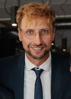 Portraitfoto eines Mannes.