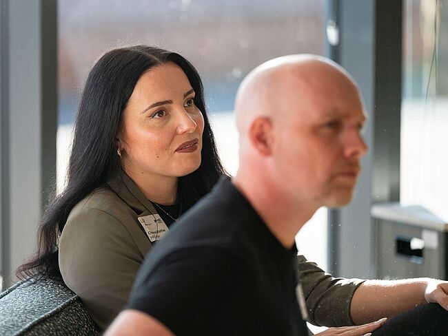 Charlene Walther und Daniel Gehrke, HEC-Experten für digitale Barrierefreiheit