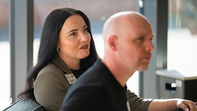 Charlene Walther und Daniel Gehrke, HEC-Experten für digitale Barrierefreiheit