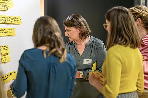 Teilnehmer:innen bei der SOIREE|HEC zum Thema Talente