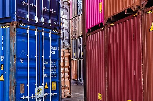 Bild von Containern im Hafen