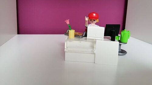 Playmobilfiguren als Programmierer:innen