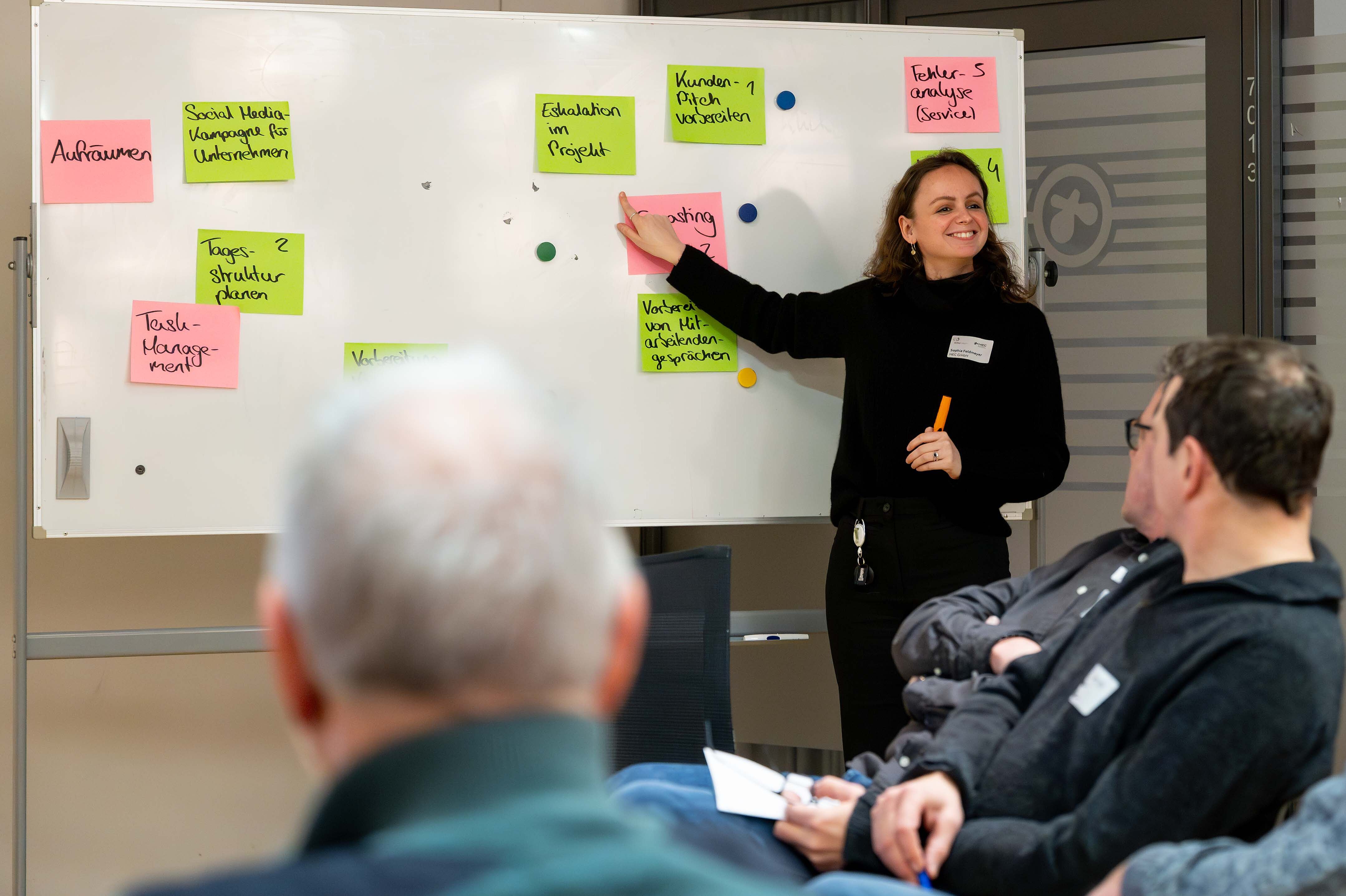 Teilnehmende im Workshop bei der SOIREE|HEC