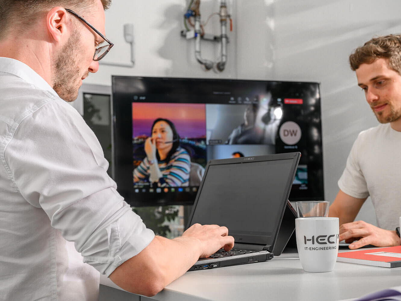 Personen in einer Videokonferenz