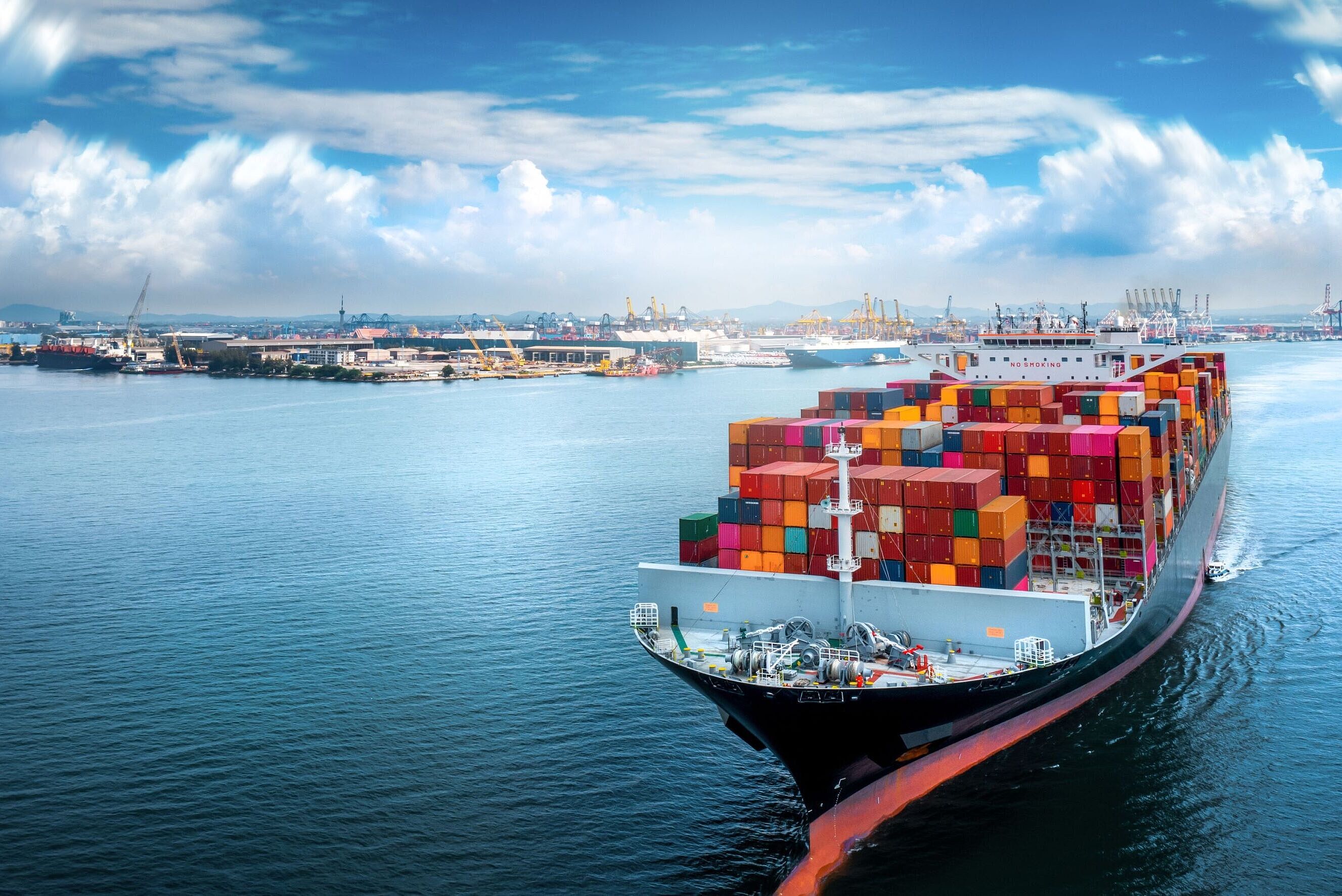 Containerschiff auf dem Meer Containerschiff auf dem Meer