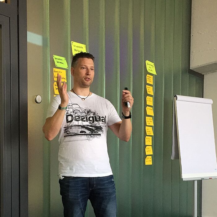 Christian Seedig erläutert Methoden für agile Workshops